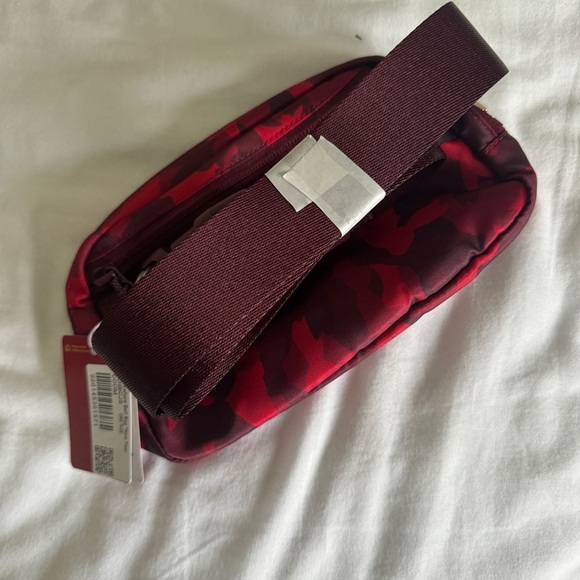 🆕 Lululemon Lunar New Year Everywhere Belt Bag - Picture 4 of 7